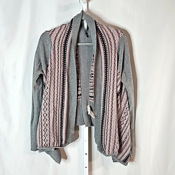 Kensie Women's Sweater Size Medium Fair Isle Shark Bite Hem Pink Gray Cardigan - Picture 1 of 7